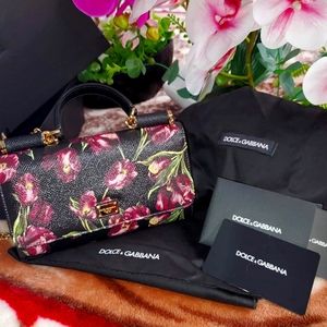 D&G (authentic) tulip clutch
